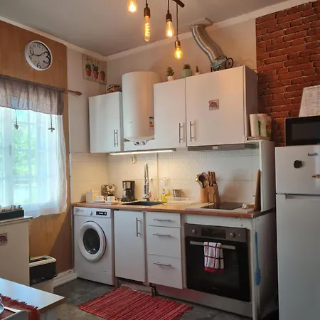 Cozy Close To Airport *